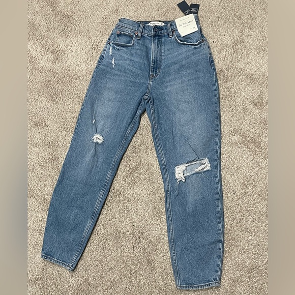 Abercrombie 80’s High Rise Mom Jeans - Picture 1 of 3